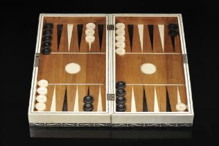 Chess and Backgammon pieces with an articulated board closing in the form of a box