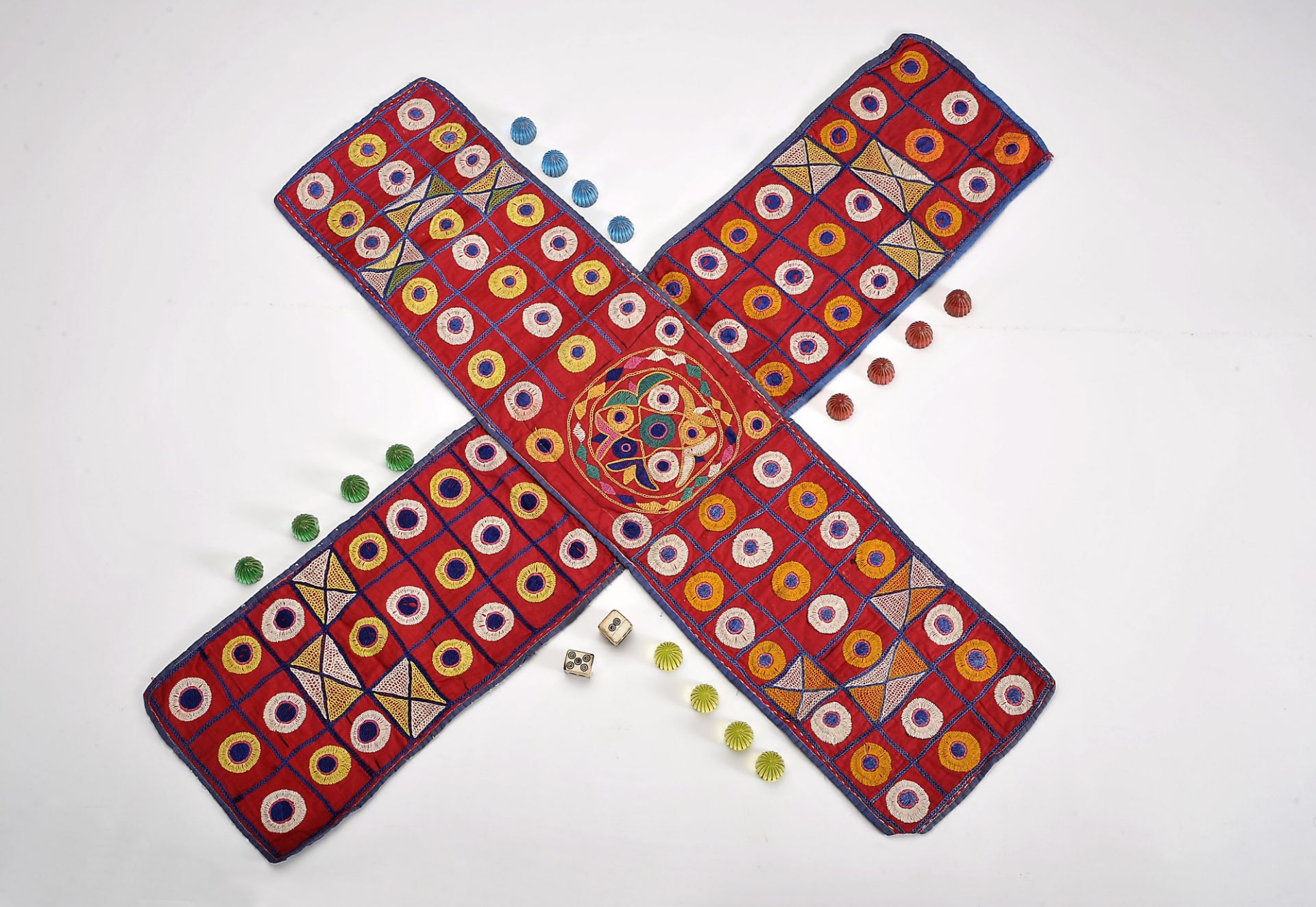 Pachisi pieces, dice and board - Image 3 of 8