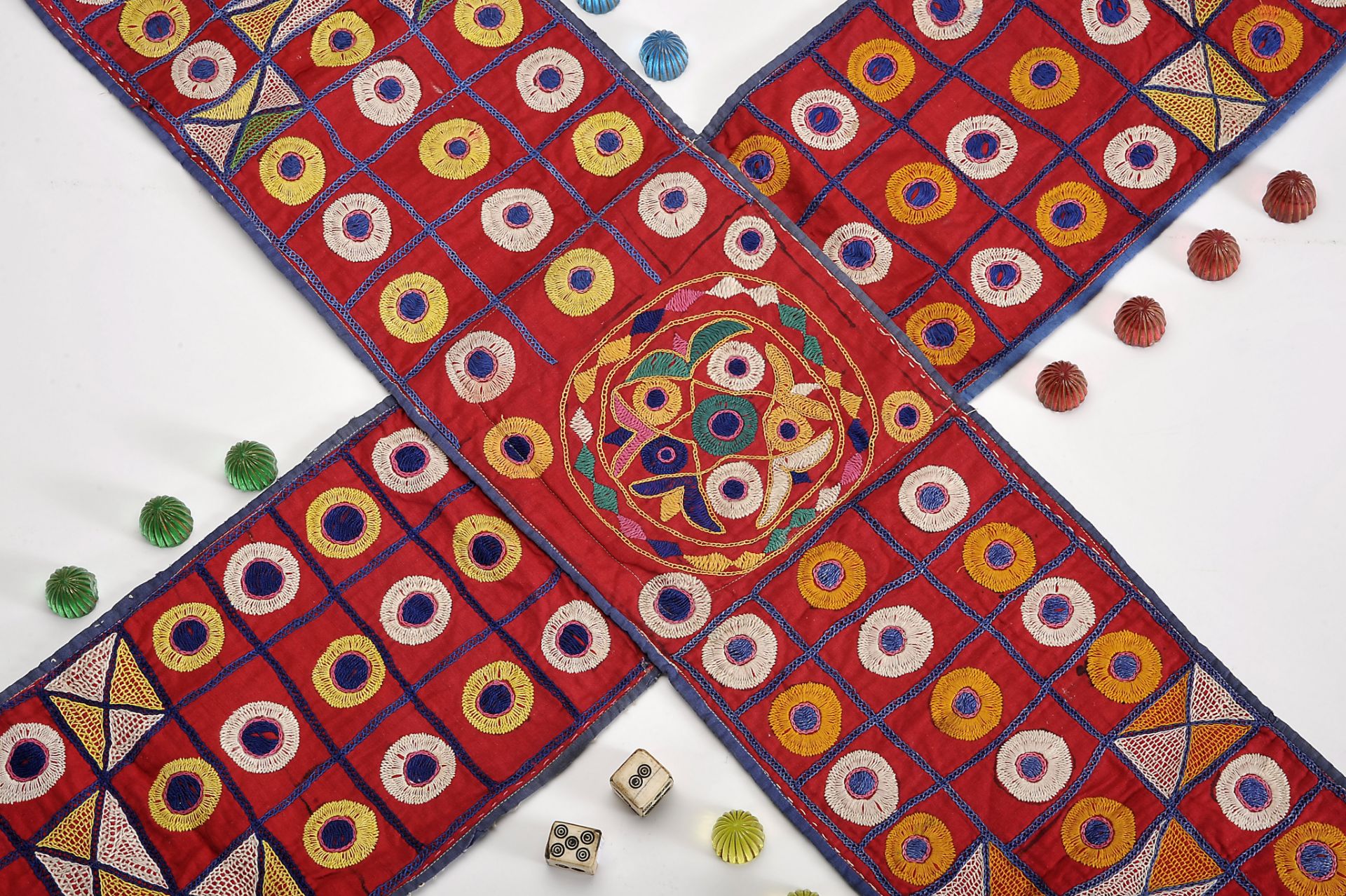 Pachisi pieces, dice and board - Image 2 of 8