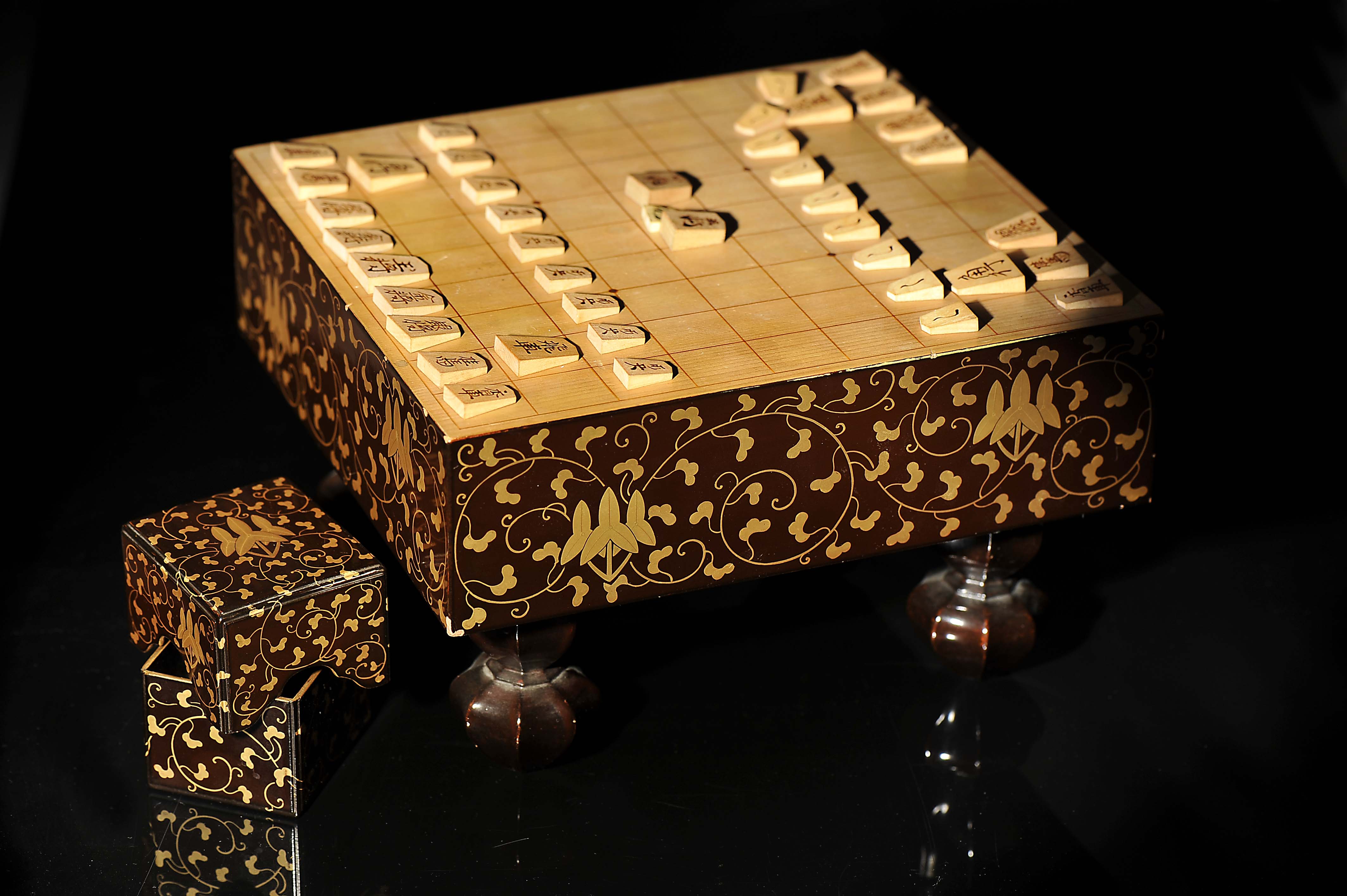 Shogi table/board with forty pieces in "Tomobako" box - Image 10 of 17