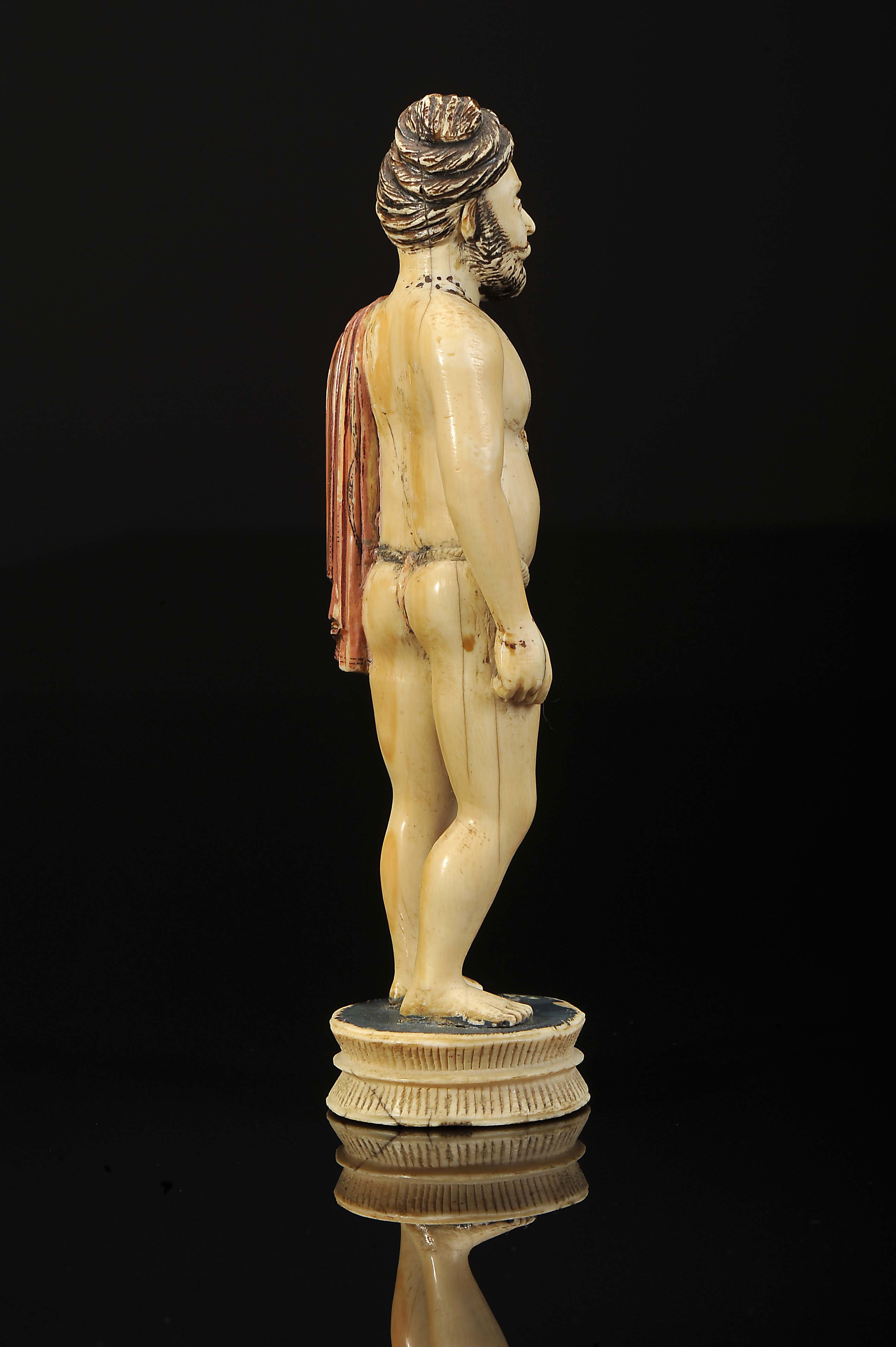 A male figure - Image 2 of 3