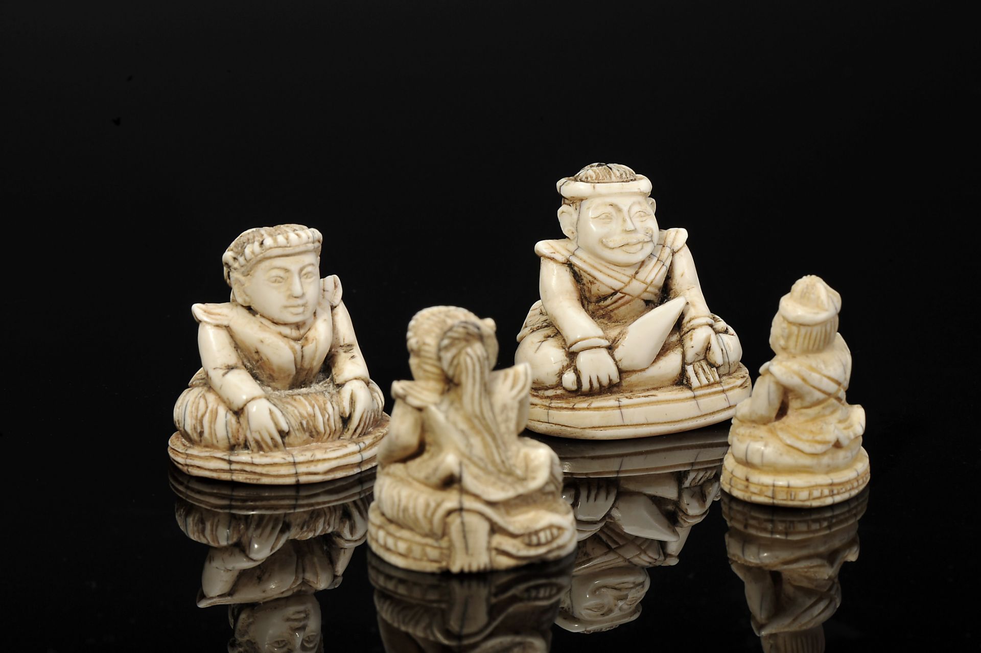 Chess pieces - Image 8 of 10