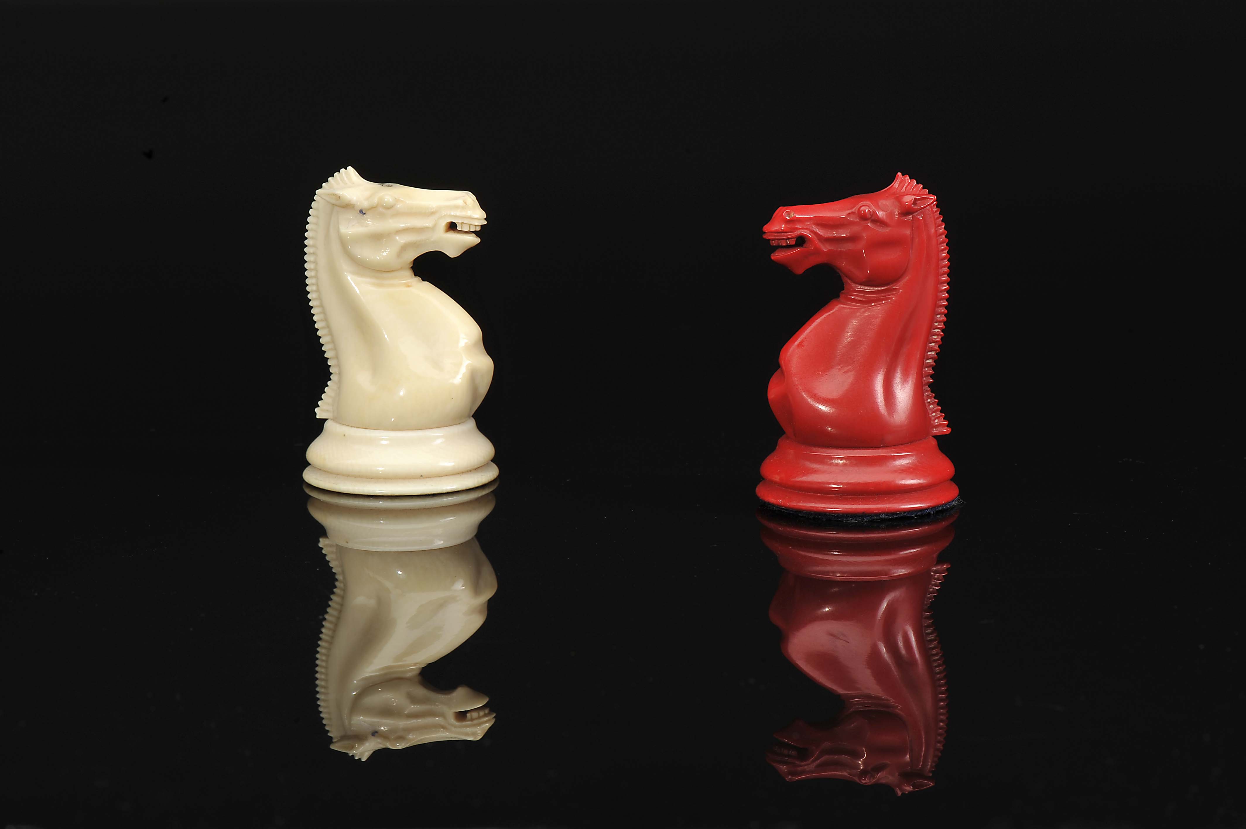 "Staunton - Club size" chess pieces - Image 3 of 18