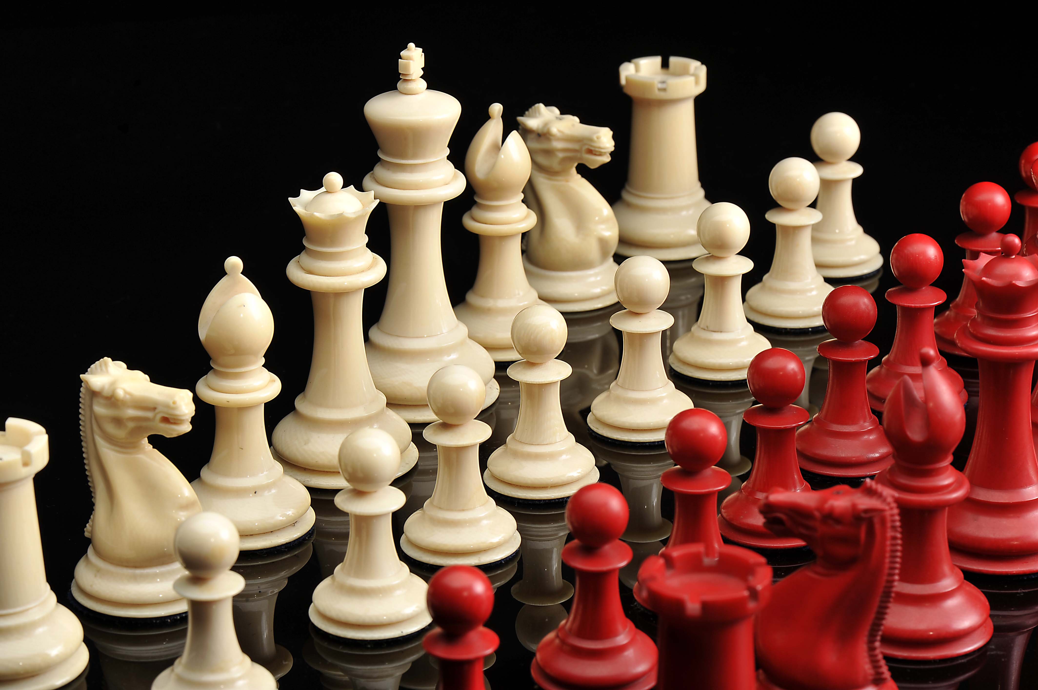 "Staunton - Club size" chess pieces - Image 11 of 18