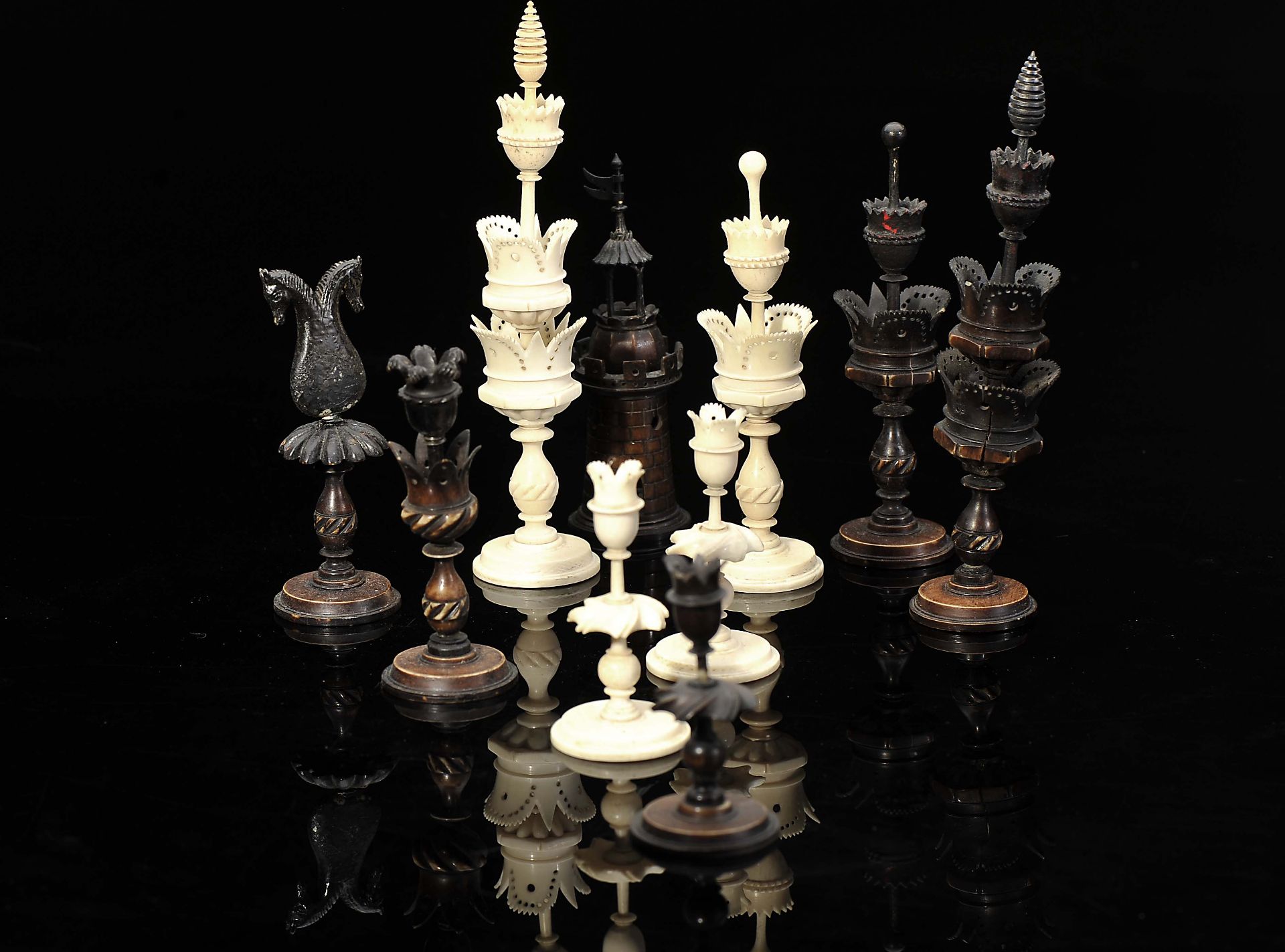 "Selenus" Chess Pieces - Image 7 of 9