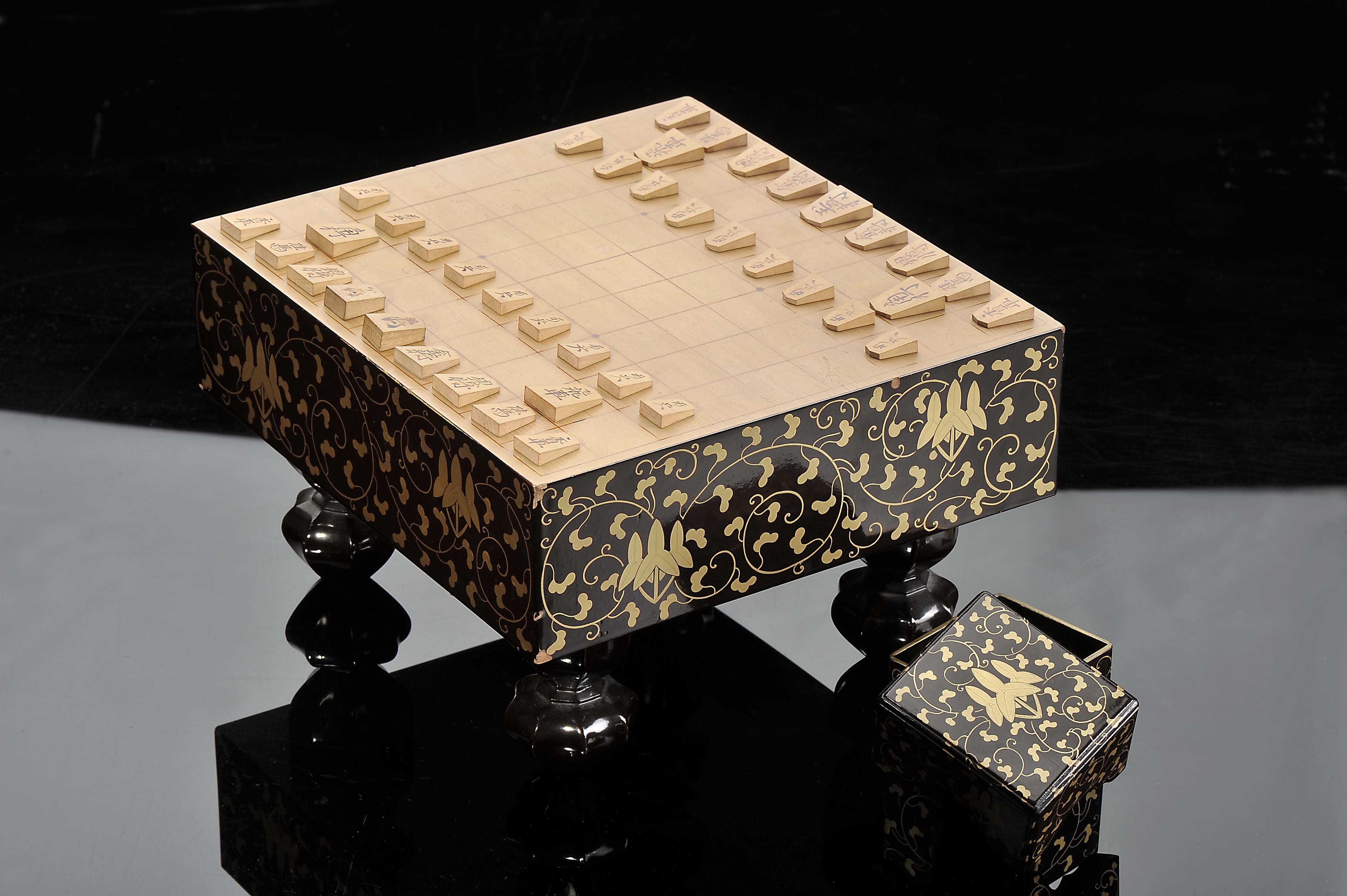 Shogi table/board with forty pieces in "Tomobako" box - Image 2 of 17