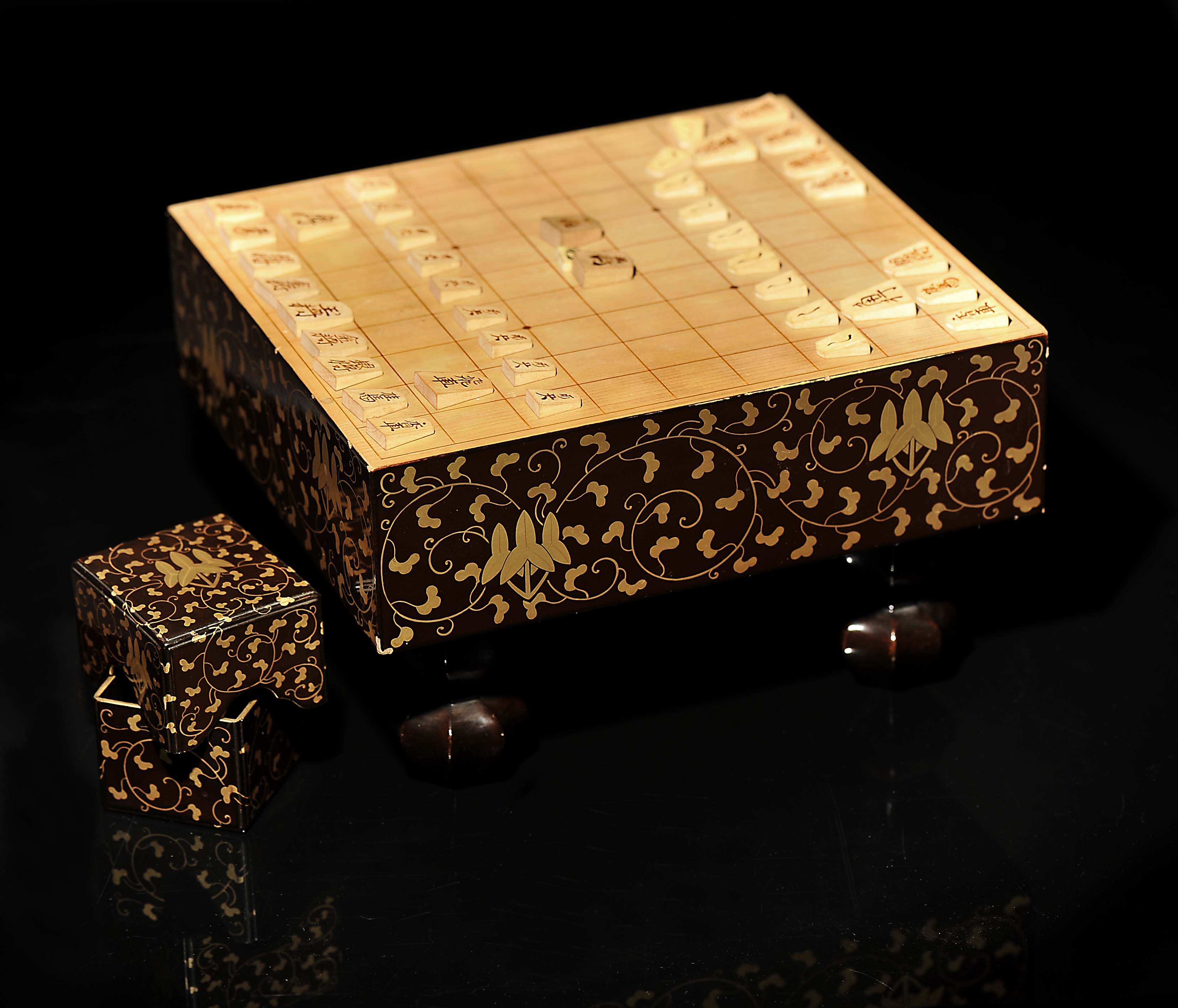 Shogi table/board with forty pieces in "Tomobako" box - Image 12 of 17