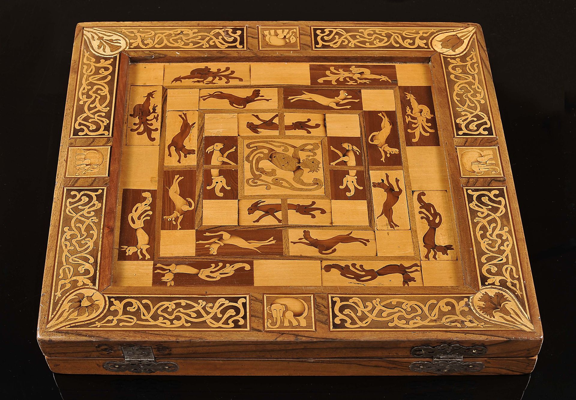 A chess/backgammon/nine men's morris (mill game) hinged board closing in a box - Image 4 of 5