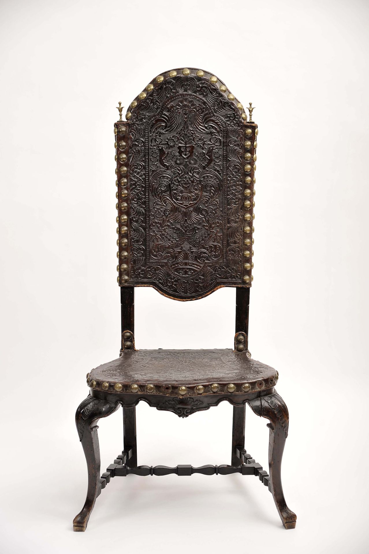 A high back chair - Image 2 of 2