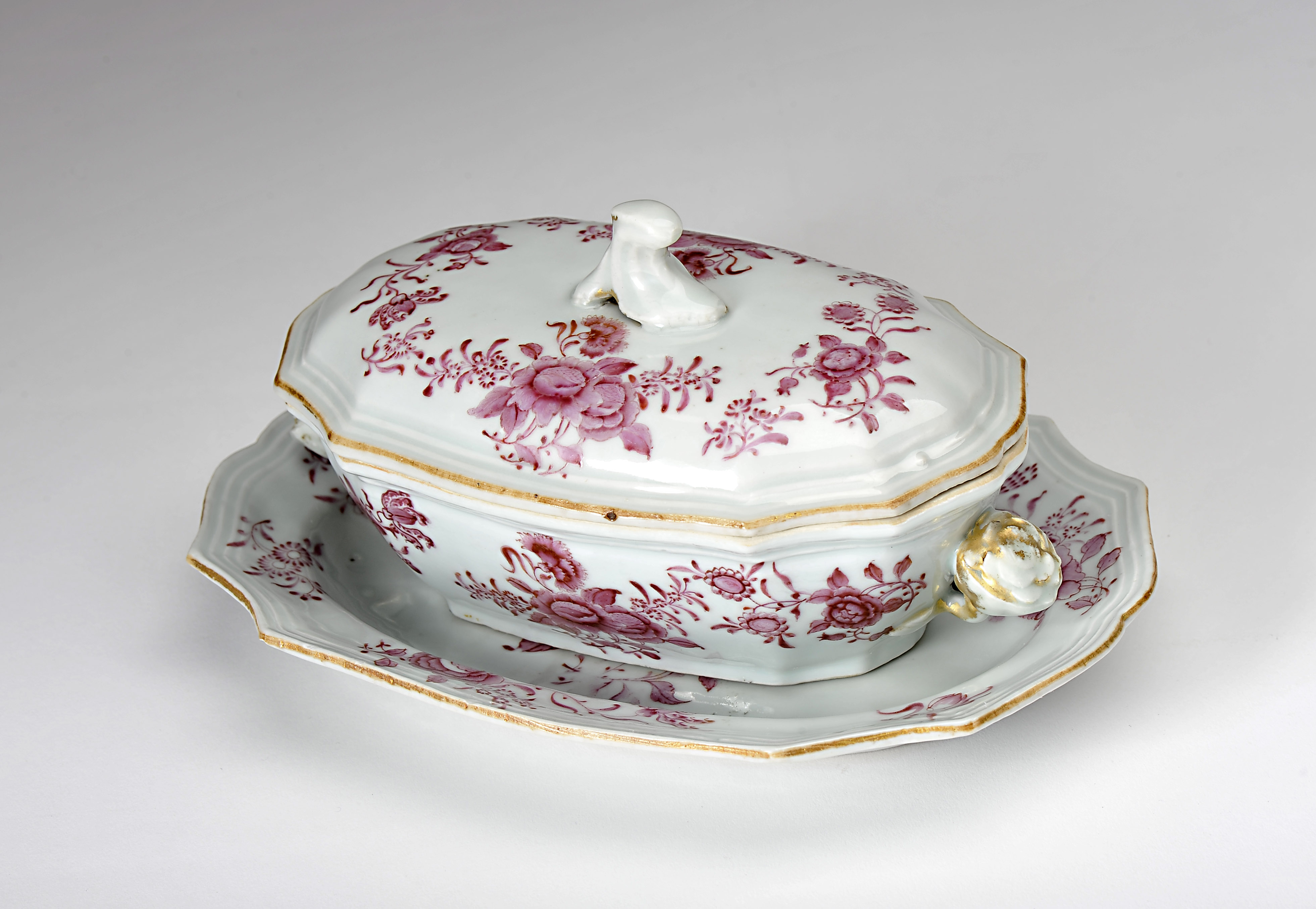 A small tureen with stand - Image 2 of 2