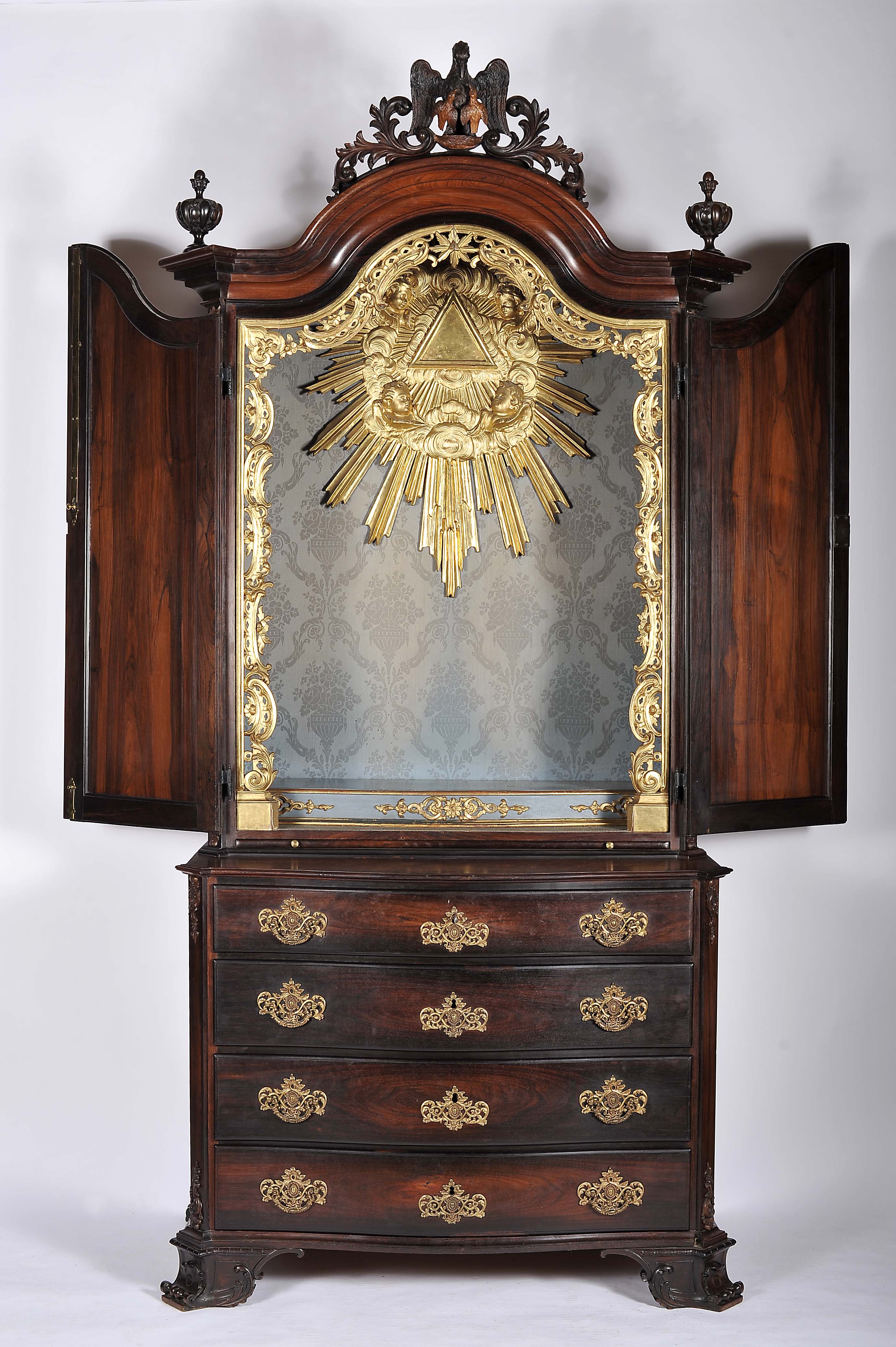 A chest of drawers with oratory top and drawing board - Image 2 of 6