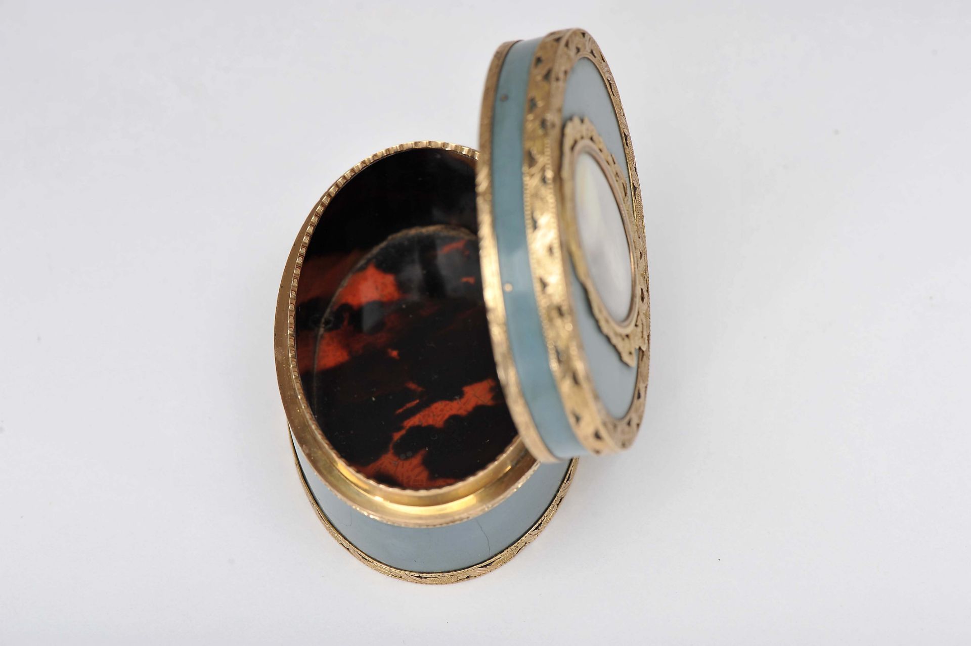 An oval box - Image 2 of 2