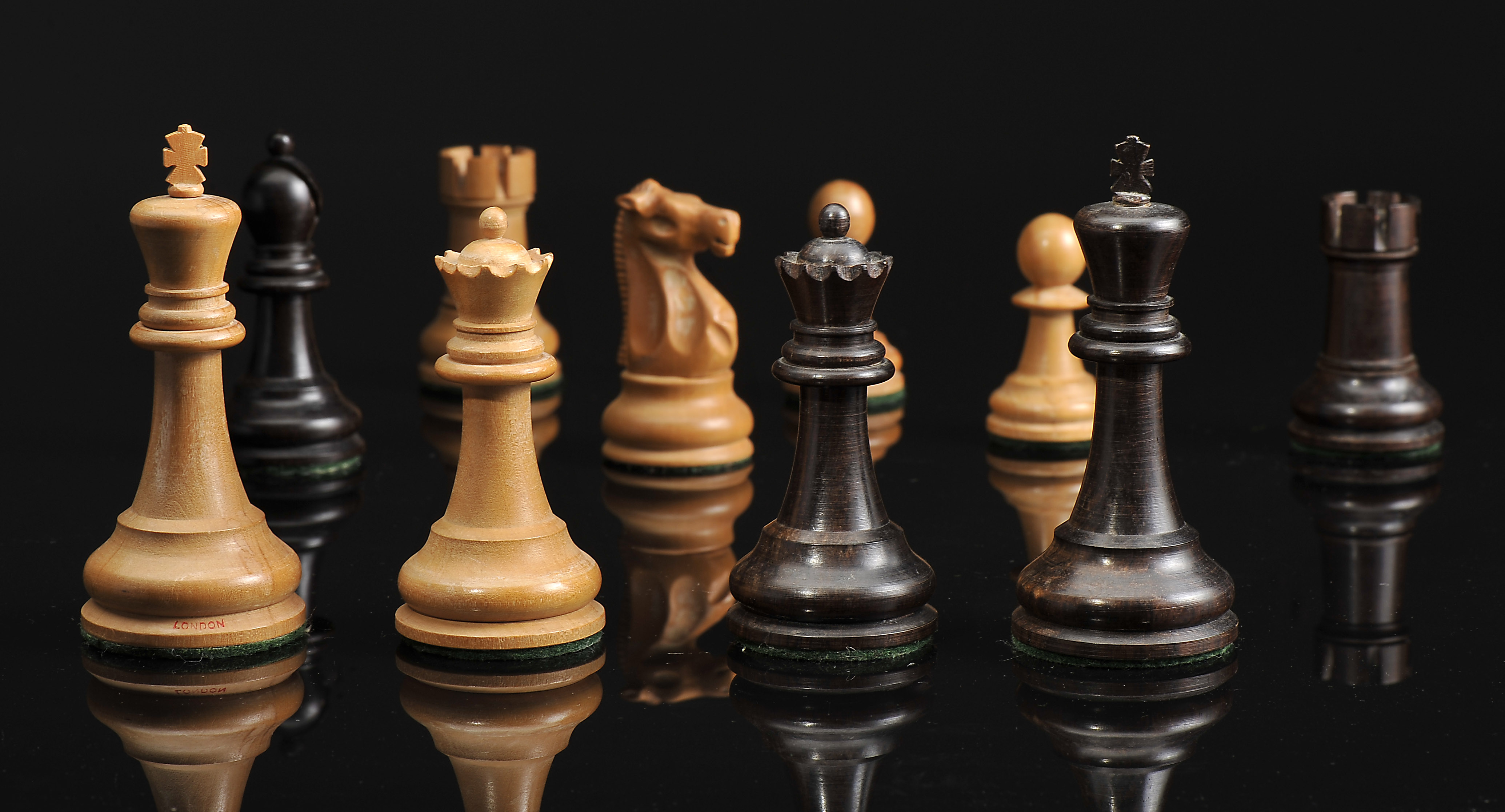 Chess pieces and board JOHN JAQUES AND SON - STAUNTON model - Image 5 of 7