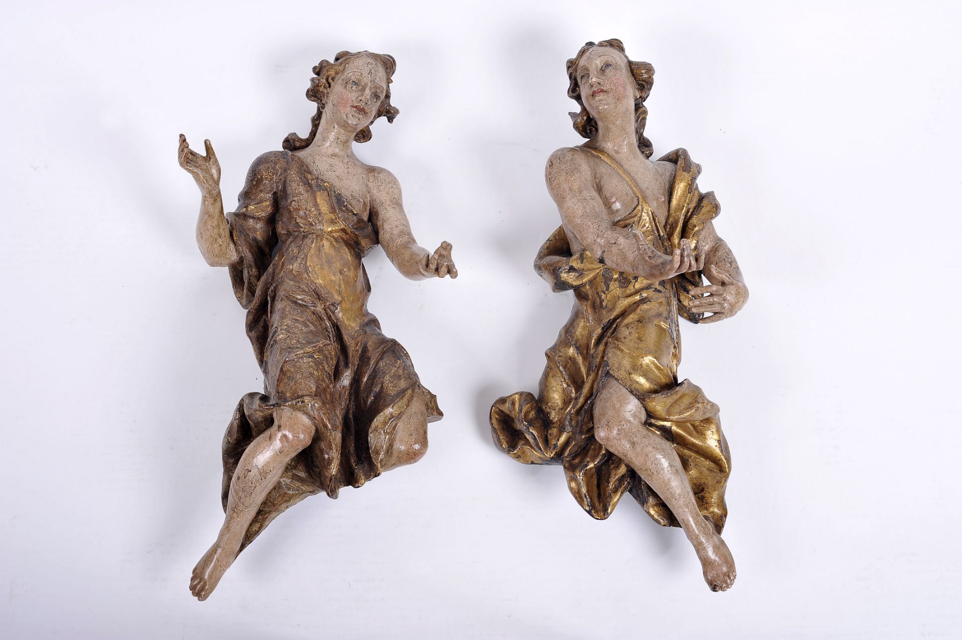 A pair of suspension angels