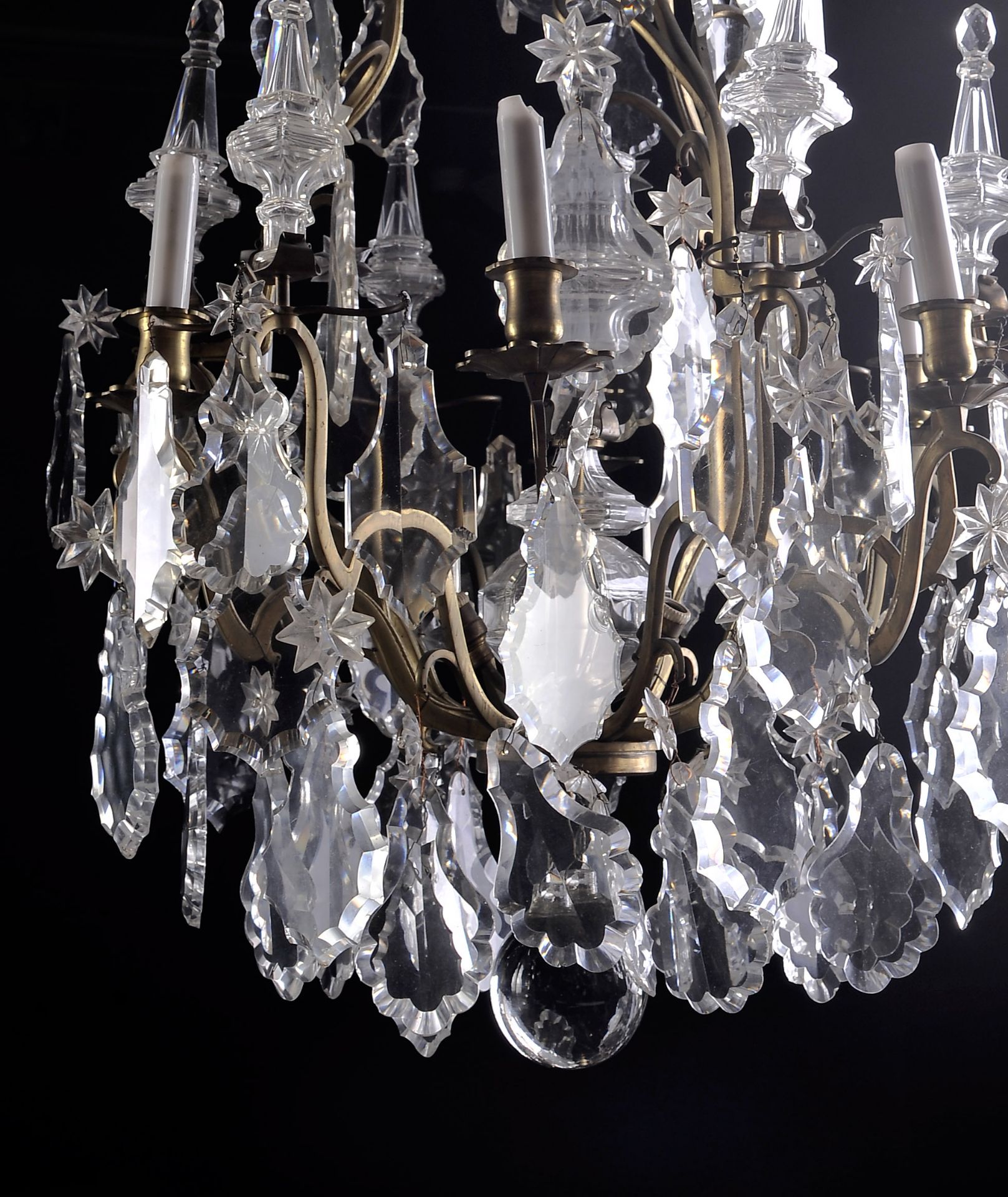 A twelve-light chandelier (six of which are interior) - Image 2 of 3