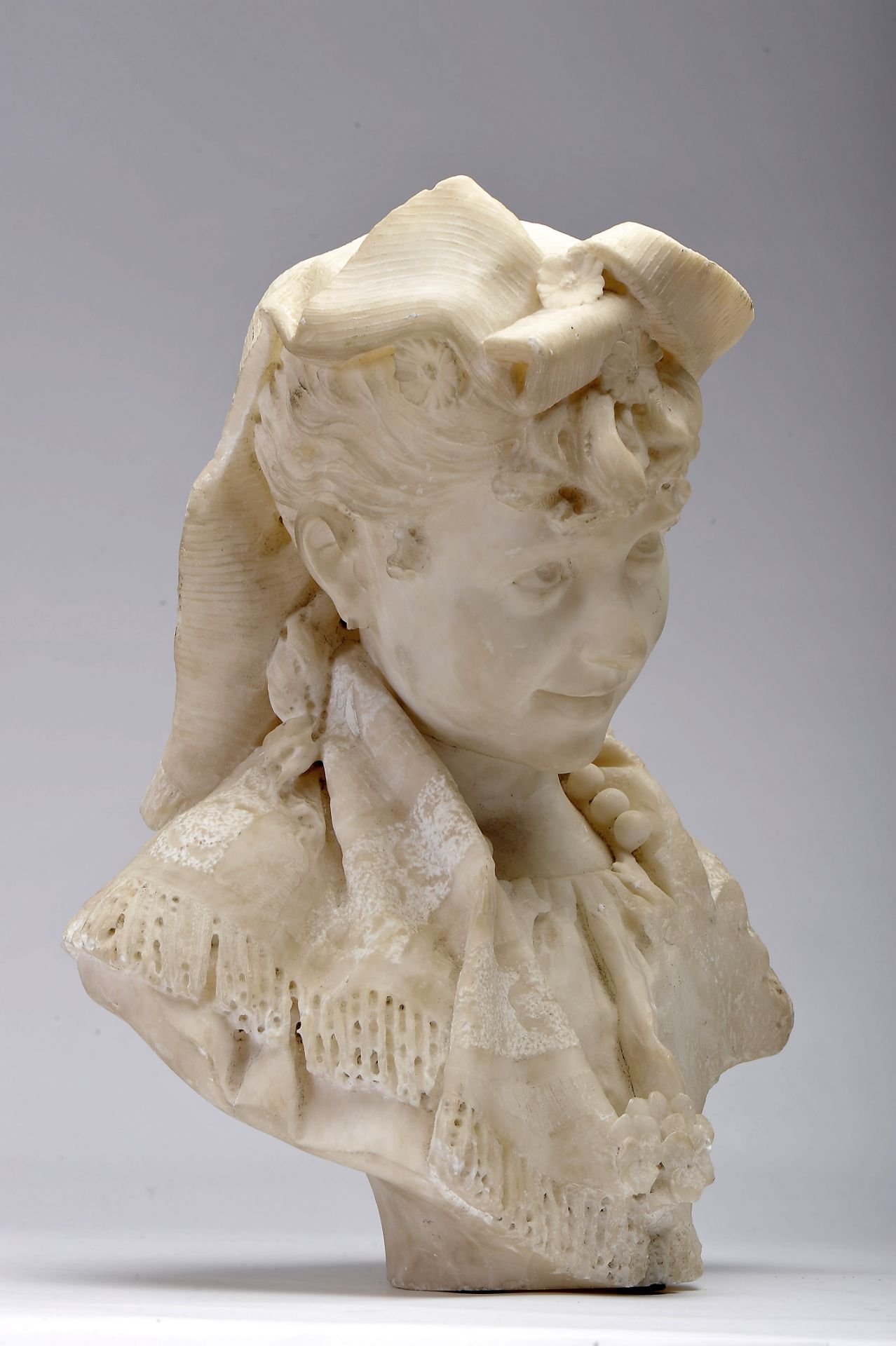 A female bust - Image 2 of 3