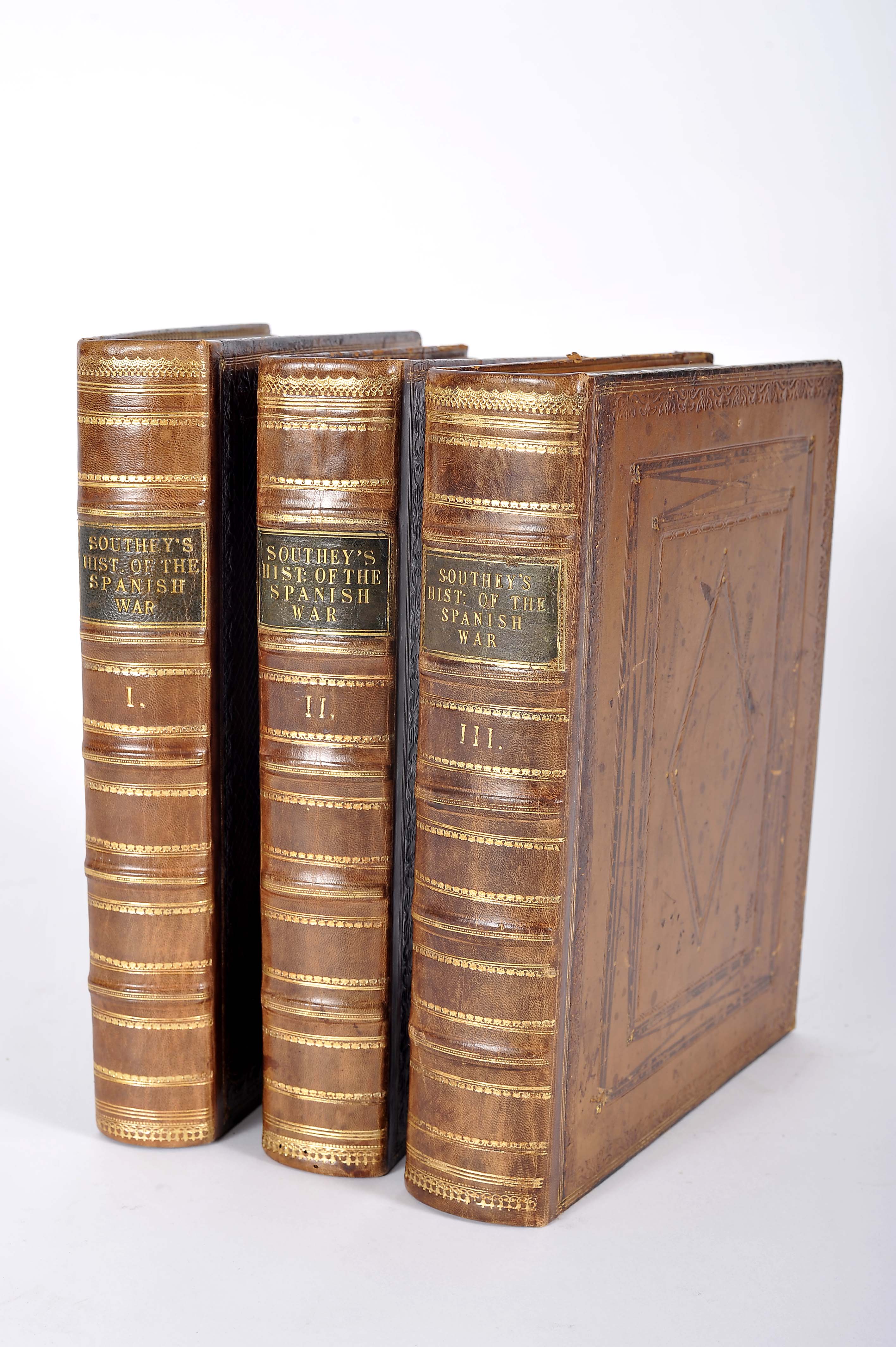 SOUTHEY, Robert.- History of the Peninsular War.- London: John Murray, 1823-1832.- 3 vols.; 28 cm.-  - Image 2 of 3