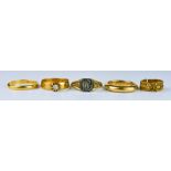 A Mixed Lot of Five Gold Rings, comprising - 18ct wedding band, size K, gross weight 6g, 22ct