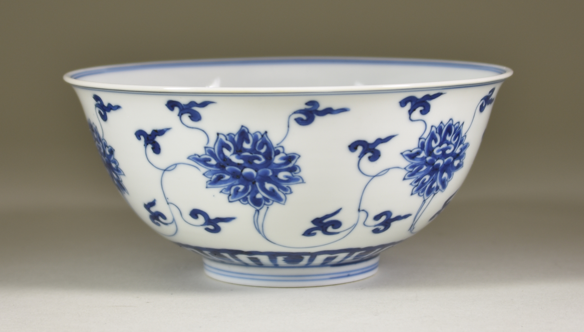 A Chinese Kangxi Blue and White Porcelain Circular Bowl, painted with lotus flowers, 6.5ins (16.5cm) - Image 5 of 8