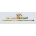 An Unusual 18ct Gold Stick Pin, in the form of a pair of spurs and riding crop, 90mm x 50mm with