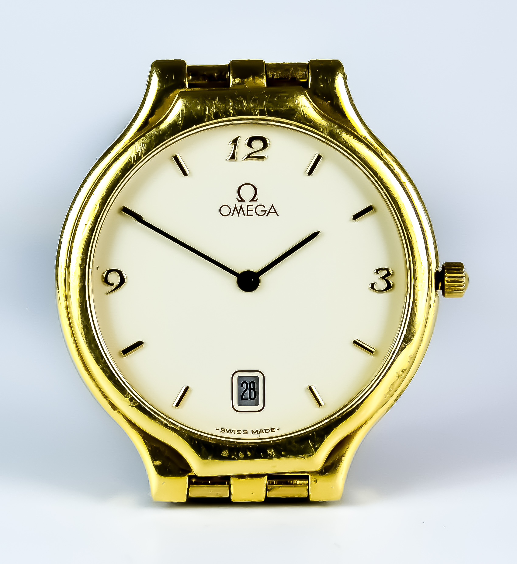 A Gentleman's Quartz Wristwatch, by Omega, 18ct gold case, 32mm, white enamelled dial with gold