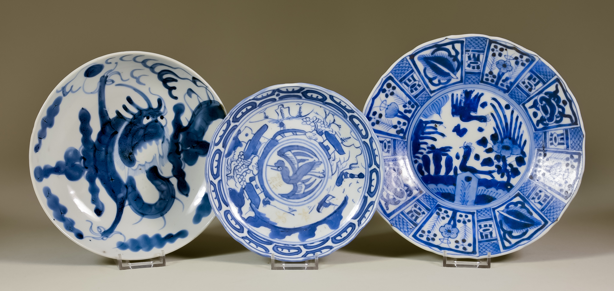 A Chinese Blue and White Porcelain Dish, decorated in Kraak style (17th Century Ming), 6.75ins (17.