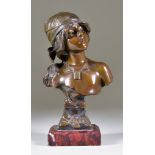 Emmanuel Villanis (1858-1914) - Bronze bust - "Saida", signed and with foundry stamp, on polished
