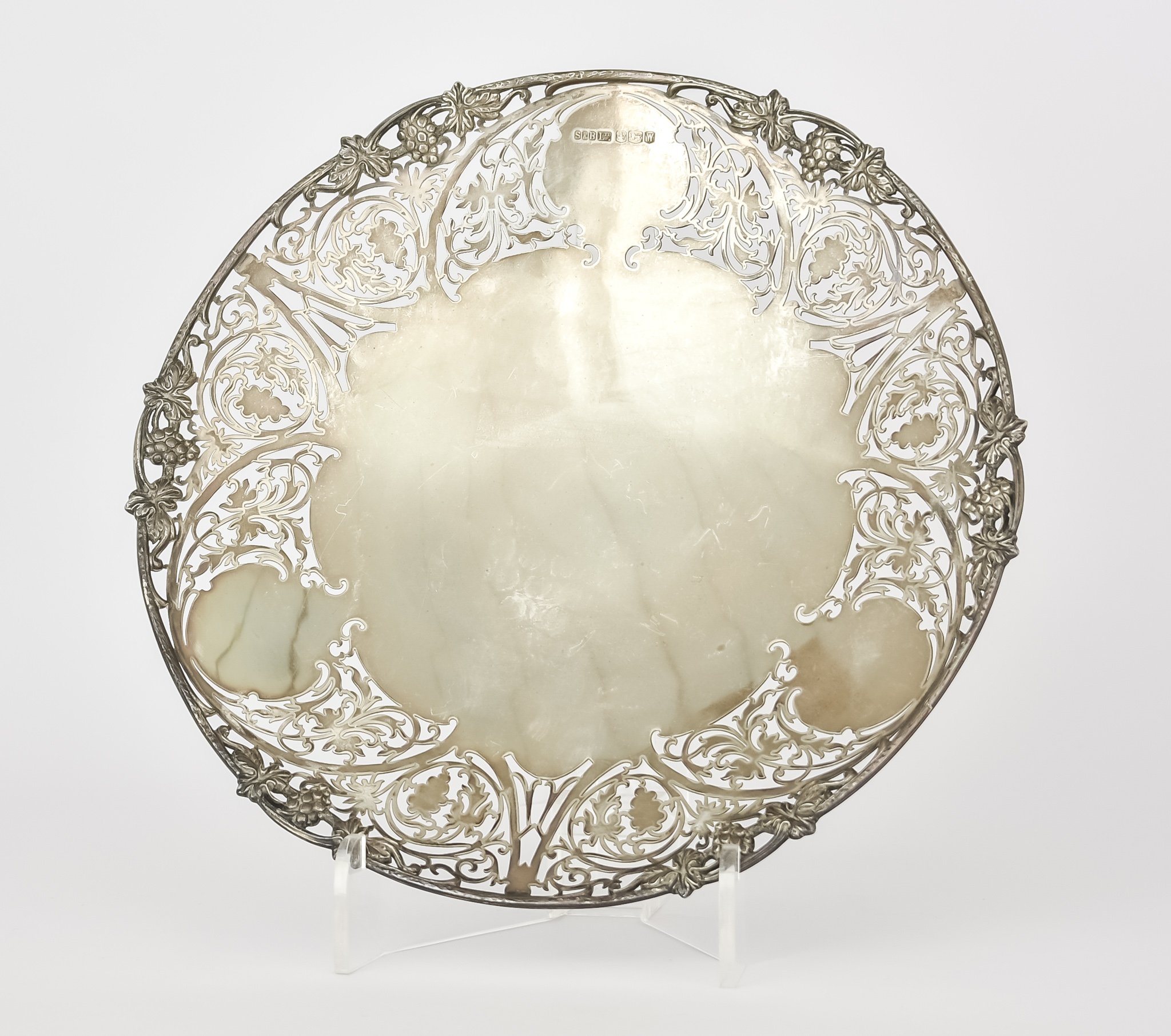 An Elizabeth II Silver Circular Dish, by S & B Ltd., Sheffield, 1964, the mounts cast with