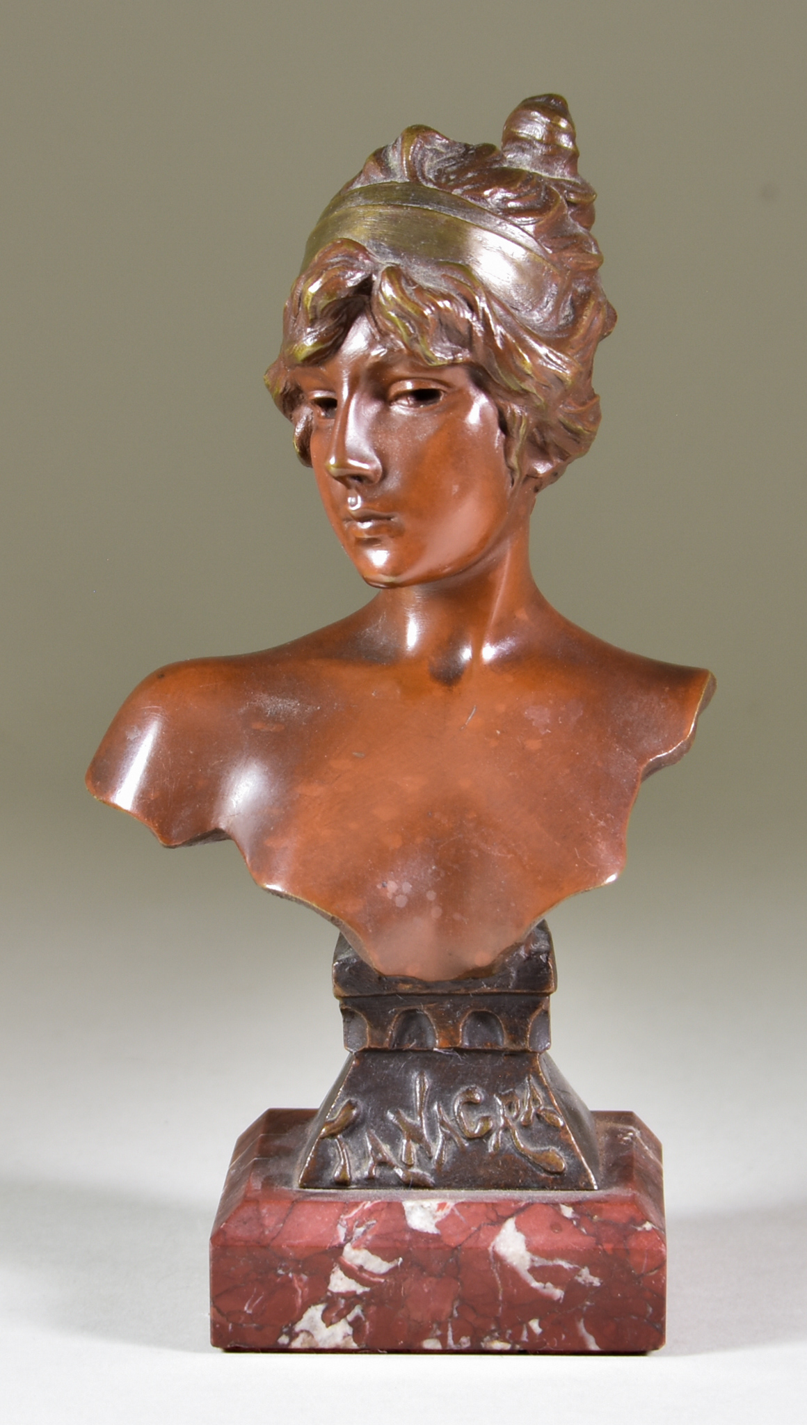 Emmanuel Villanis (1858-1914) - Bronze bust - "Tanacra", signed and with foundry mark, on polished