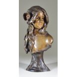 Georges Van Der Straeten (1856-1928) - Bronze bust - Young woman with a flower in her hair, signed