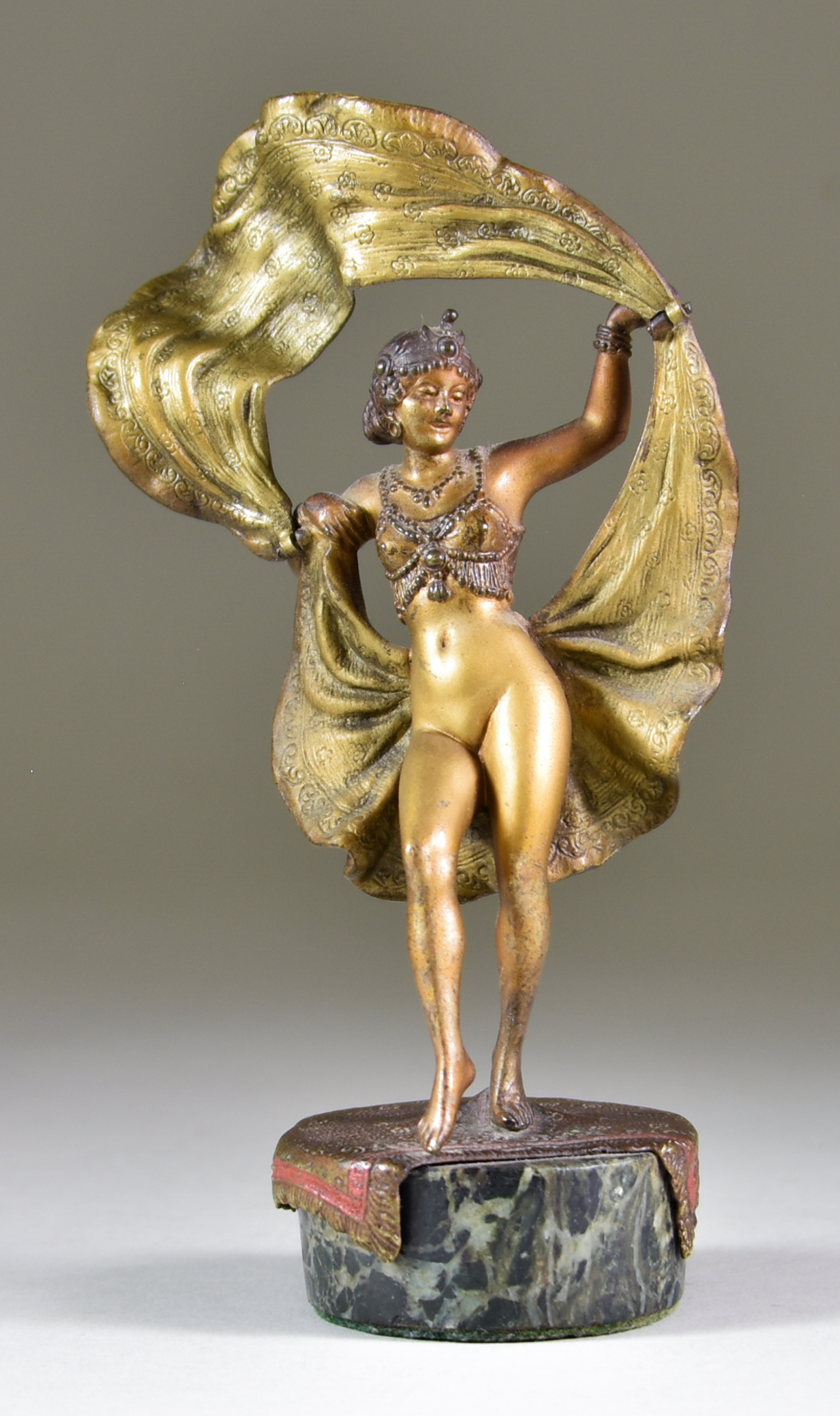 Franz Bergmann (1861-1936) - Cold painted bronze figure - exotic dancer, her skirt lifting to expose - Bild 2 aus 2