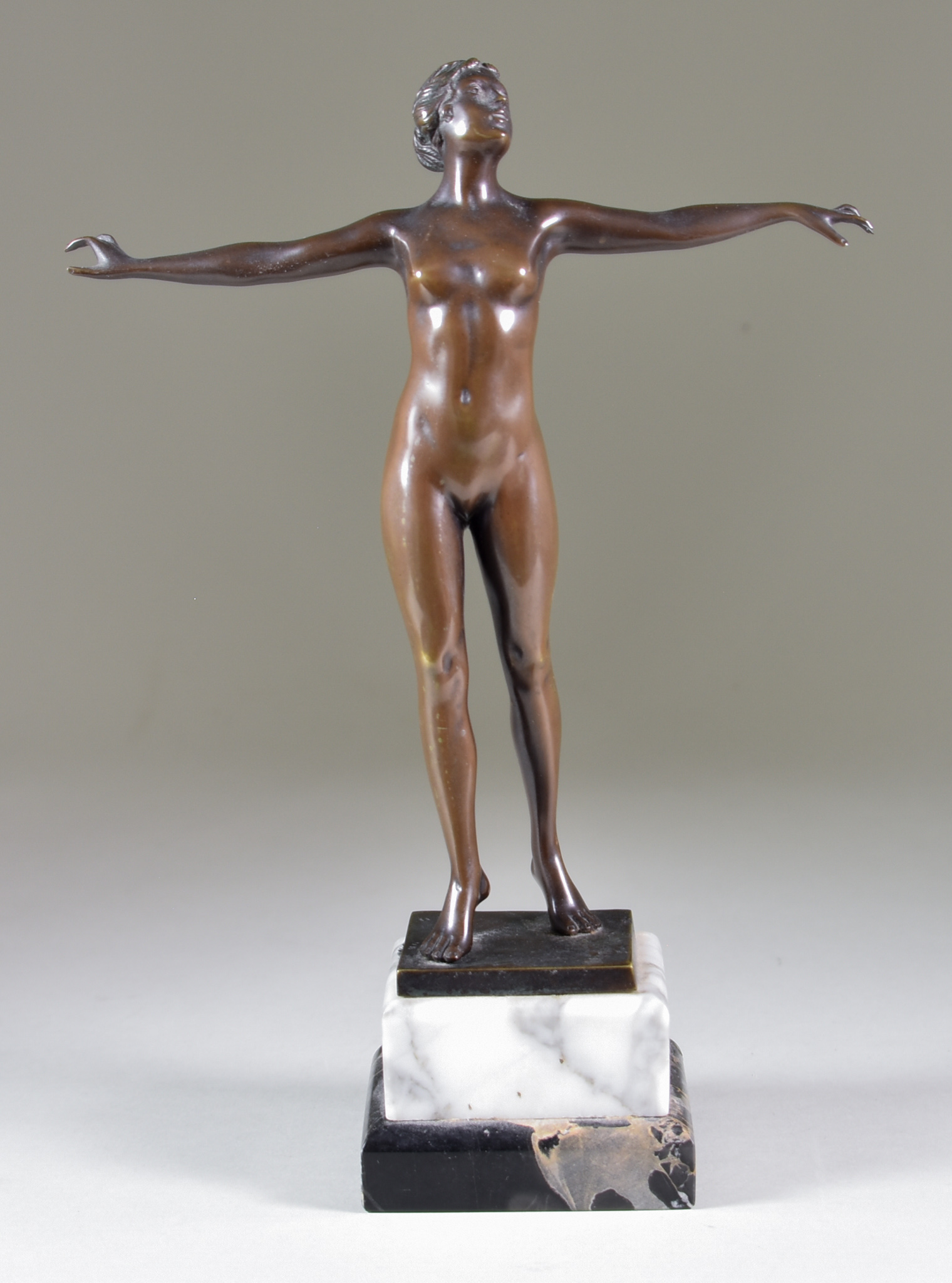 Continental School (Late 19th/20th Century) - Bronze - Standing figure of a naked female, her arms