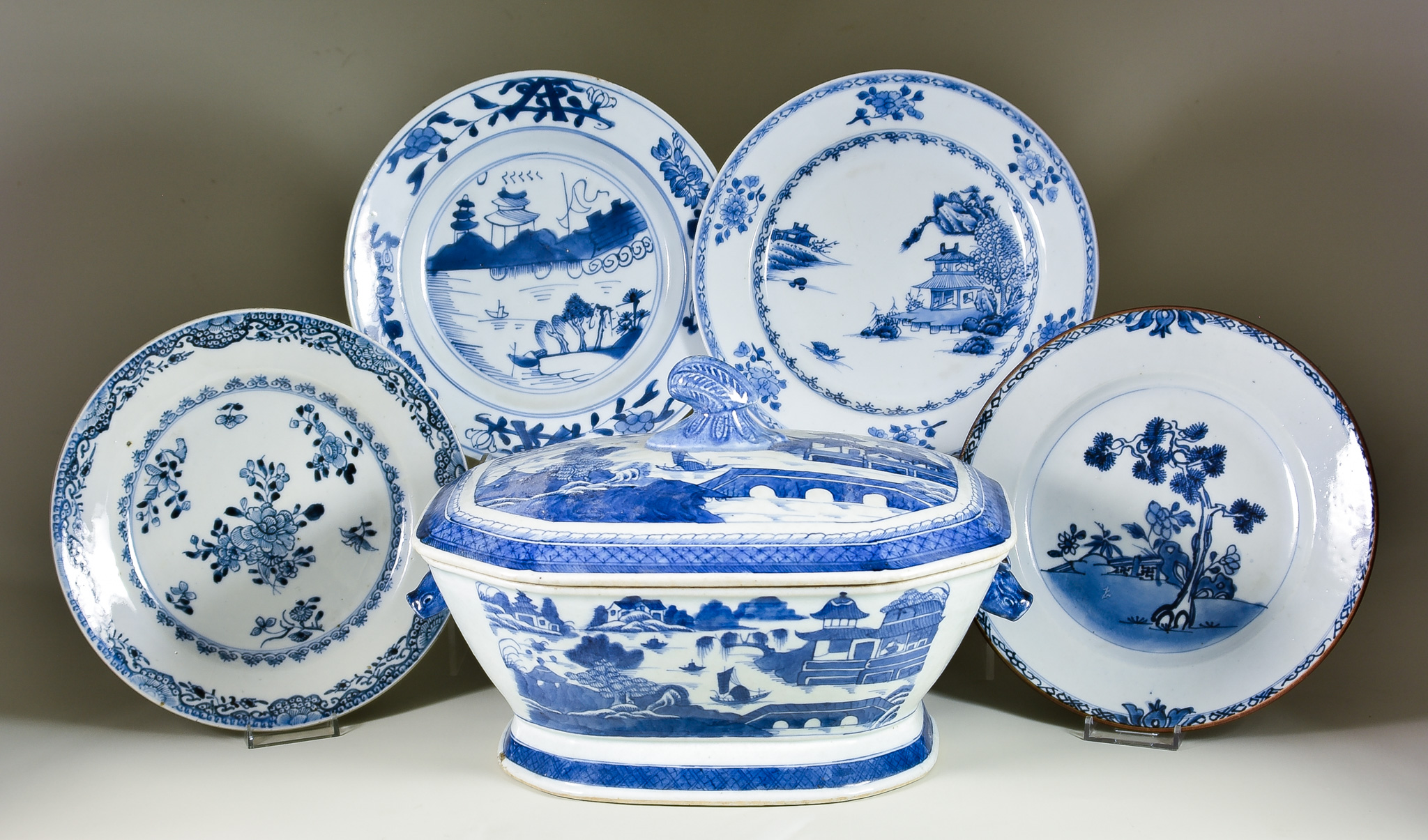 A Chinese Blue and White Porcelain Tureen and Cover, the cover with knop finial, the whole painted