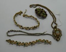 AN UNUSUAL VICTORIAN GILT METAL AND PASTE SET TEAR SHAPED PENDANT ON A BELCHER CHAIN NECKLACE;