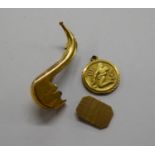 9ct GOLD BROOCH,  BEING THE MOUNT FOR A CLAW; PART OF A 9ct GOLD CUFF LINK AND 9K GOLD DISC PENDANT,