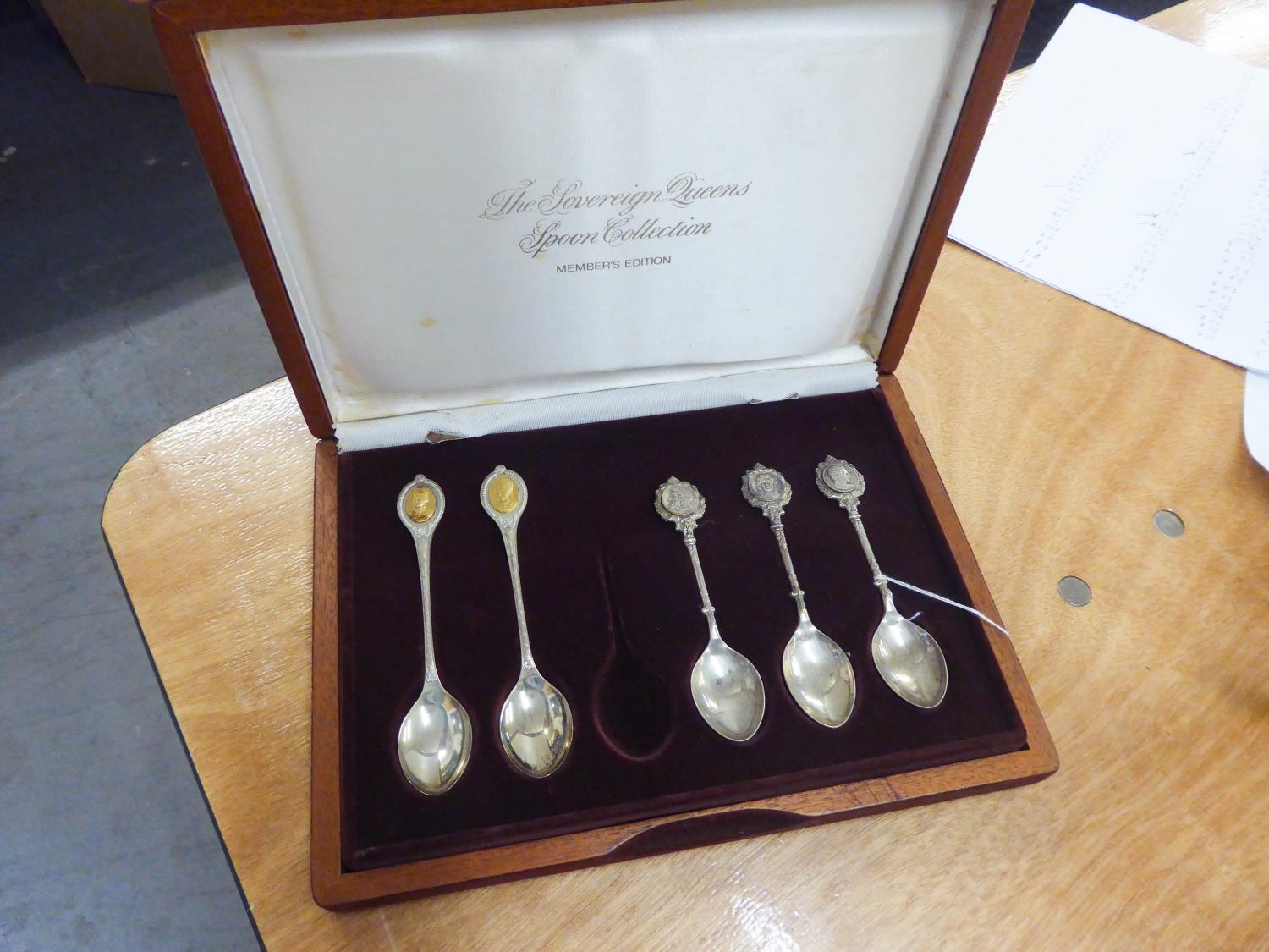 SET OF 3 JOHN PINCHES SILVER COLLECTORS SPOONS, THE DISC TOPS EMBOSSED WITH THE HEADS OF