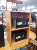 A MODERN BEECH WOOD TWO TIER OPEN BOOKCASE, 1?8? WIDE, 2?4? HIGH AND A  DARK MAHOGANY EARLY 20TH