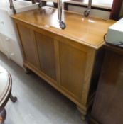 A LIGHT OAK AND PLY PANEL BLANKET CHEST, ON STUMP CABRIOLE SUPPORTS