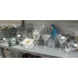 A GOOD SELECTION OF CUT AND MOULDED GLASSWARE TO INCLUDE; STEM WINES, BOWLS, A PAIR OF BLUE GLASS