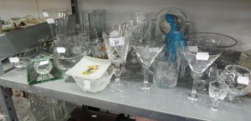 A GOOD SELECTION OF CUT AND MOULDED GLASSWARE TO INCLUDE; STEM WINES, BOWLS, A PAIR OF BLUE GLASS