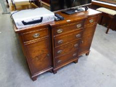 A MAHOGANY GEORGIAN STYLE BREAKFRONT SMALL SIDE CABINET, WITH NEST OF FOUR GRADUATED CENTRE DRAWERS,