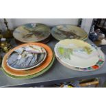 A SELECTION OF RACK/WALL PLATES TO INCLUDE; TWO ROYAL DOULTON PLATES 'HOME WATERS' D6434, ANOTHER