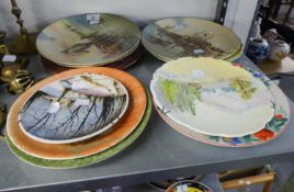 A SELECTION OF RACK/WALL PLATES TO INCLUDE; TWO ROYAL DOULTON PLATES 'HOME WATERS' D6434, ANOTHER