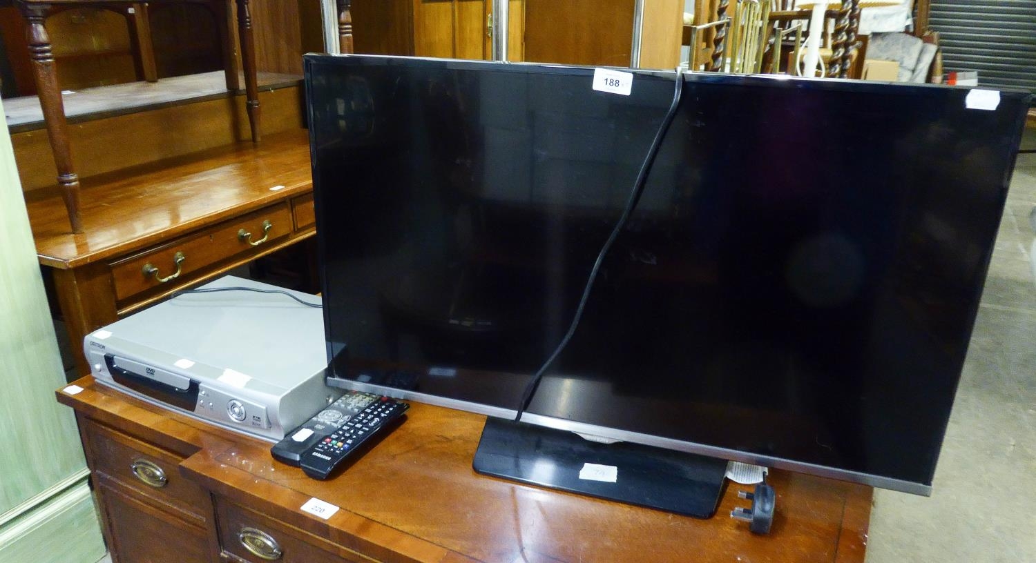 SAMSUNG 32? FLAT SCREEN TELEVISION AND AN ORISTON DVD PLAYER