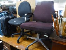 AN EXECUTIVES REVOLVING OFFICE ARMCHAIR AND REVOLVING OFFICE CHAIR (2)