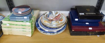 FIVE MASONS IRONSTONE PLATES OF FAMOUS SHIPS (BOXED), SEVEN WEDGWOOD JASPERWARE 'VALENTINE'S DAY'