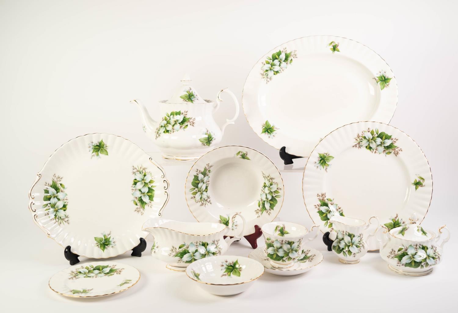 FORTY TWO PIECE ROYAL ALBERT ?TRILLIUM? PATTERN CHINA DINNER AND TEA SERVICE FOR SIX PERSONS,