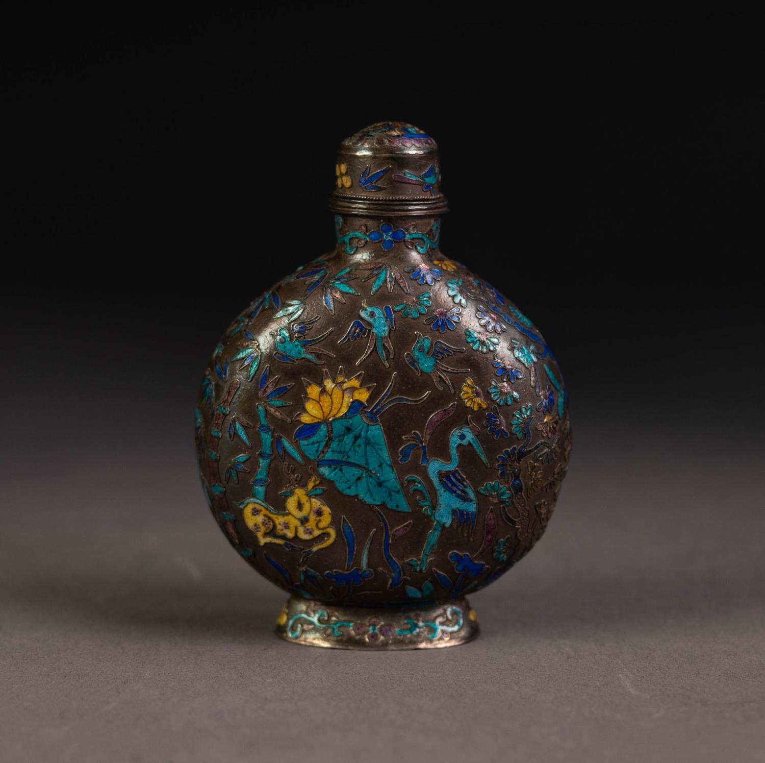 CHINESE ANTIQUE SILVER AND CLOISONNE ENAMELLED SNUFF BOTTLE, moon flask shaped, with domed stopper