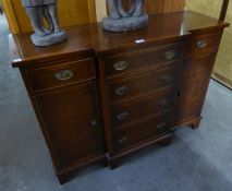 A MAHOGANY GEORGIAN STYLE BREAKFRONT SMALL SIDE CABINET, WITH NEST OF FOUR GRADUATED CENTRE DRAWERS,