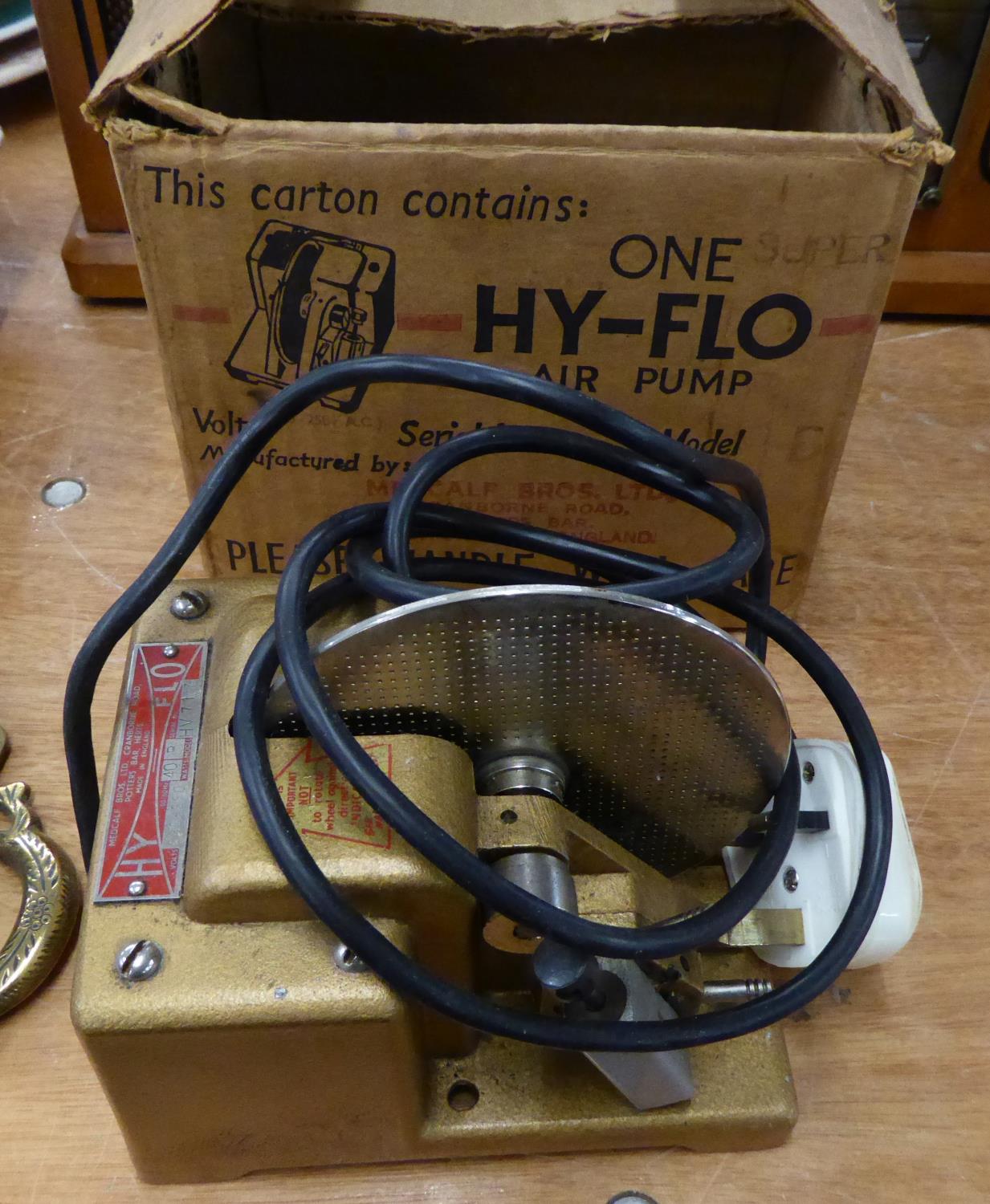 HY-FLO HEAVY DUTY CAST METAL FISH TANK AIR PUMP WITH PAIR OF OSCILLATING PISTONS TO POWER FRONT